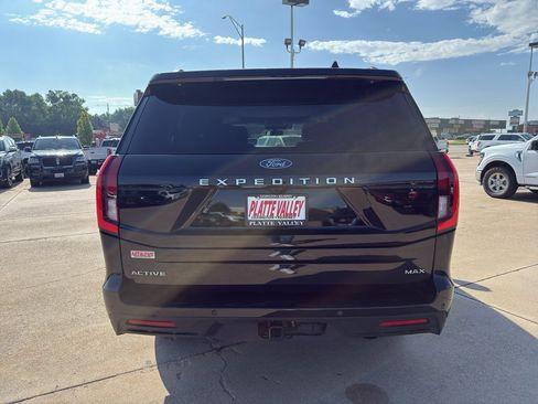 Used 2025 Ford Expedition Max Active AWD/4WD image 8