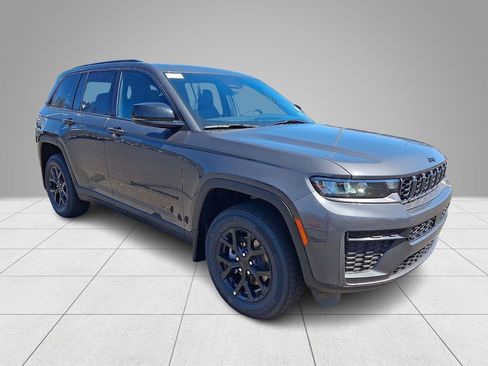 New 2026 Jeep Grand Cherokee Altitude AWD/4WD image 3