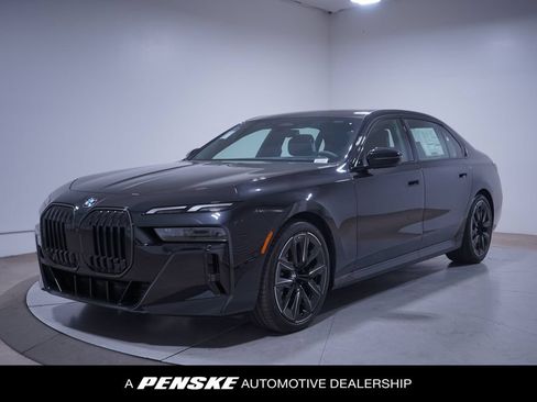 Used 2026 BMW 740i w/ Premium Package RWD image 1
