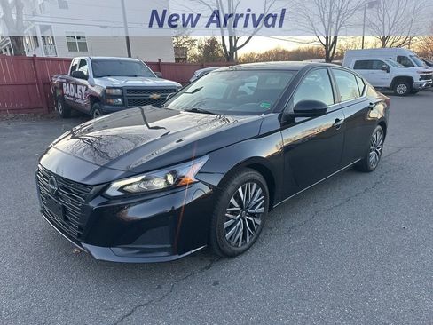 Used 2023 Nissan Altima 2.5 SV image 1