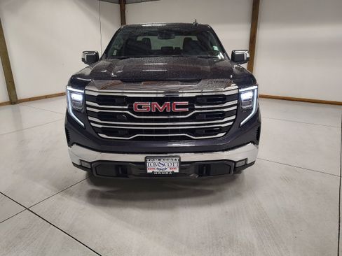 Used 2025 GMC Sierra 1500 SLT image 3