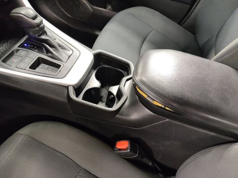 Used 2021 Toyota RAV4 LE image 26