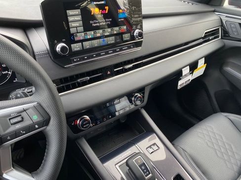 New 2025 Mitsubishi Outlander SEL Black Edition image 17