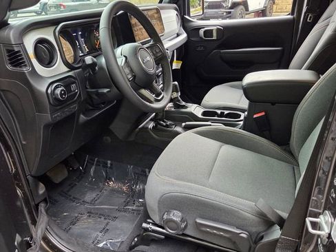 Used 2025 Jeep Gladiator Willys AWD/4WD image 15