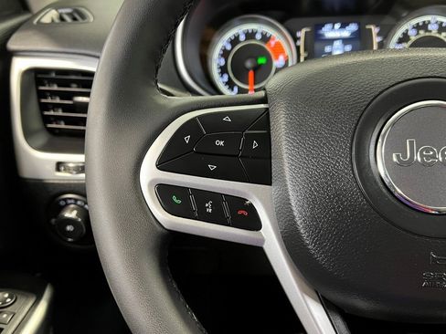 Used 2022 Jeep Cherokee Latitude w/ Sun & Sound Group image 32