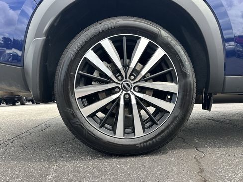 Used 2025 Nissan Pathfinder Platinum image 18