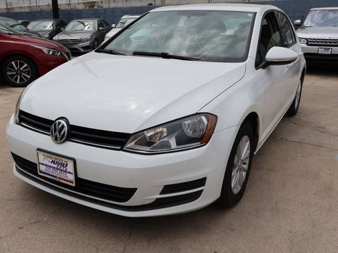 Used 2016 Volkswagen Golf 4-Door FWD image 3