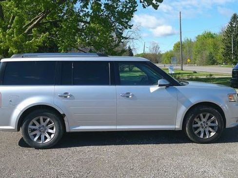 Used 2010 Ford Flex SEL FWD image 12