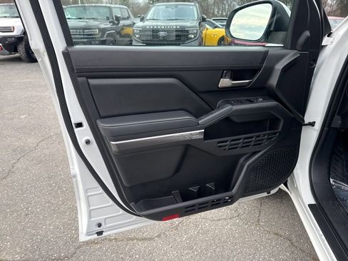 Used 2025 Toyota Tacoma TRD Off-Road image 24