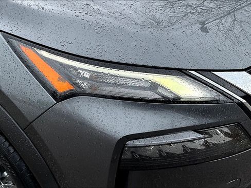 Used 2023 Nissan Rogue S image 31
