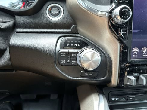 Used 2019 RAM 1500 Laramie AWD/4WD image 23