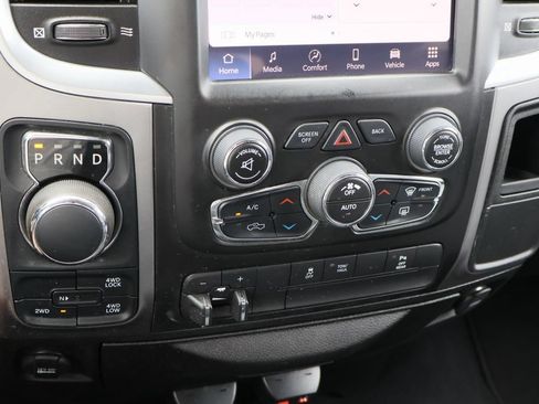 Used 2022 RAM 1500 Classic SLT w/ Electronics Group AWD/4WD image 18