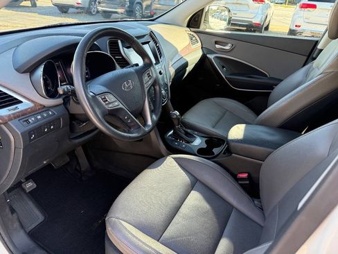 Used 2019 Hyundai Santa Fe XL image 4