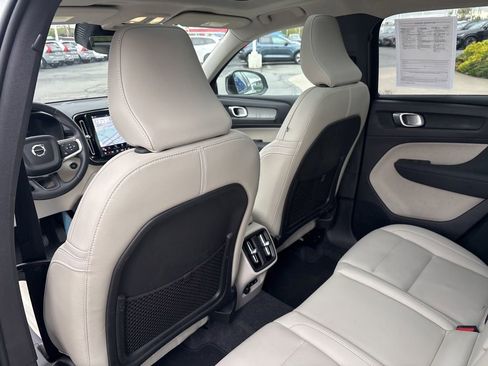 Certified 2026 Volvo XC40 B5 Plus AWD/4WD image 28