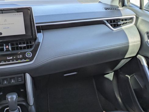Used 2024 Toyota Corolla Cross XLE FWD image 19
