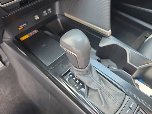 Used 2025 Toyota Camry SE w/ Convenience Package FWD image 21
