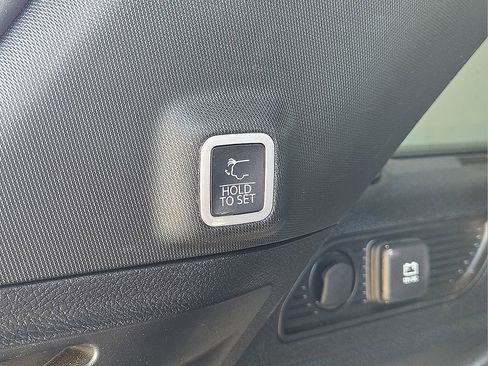 Used 2023 Jeep Grand Cherokee Altitude image 14