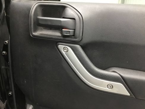 Used 2015 Jeep Wrangler Unlimited Rubicon AWD/4WD image 14