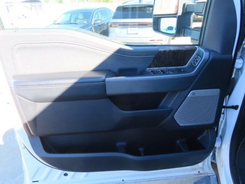 Used 2024 Ford F250 Lariat w/ Chrome Package image 19