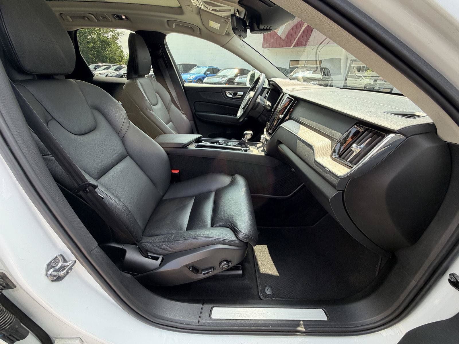 Used 2020 Volvo XC60 T5 Inscription w/ Protection Package Premier AWD/4WD image 32