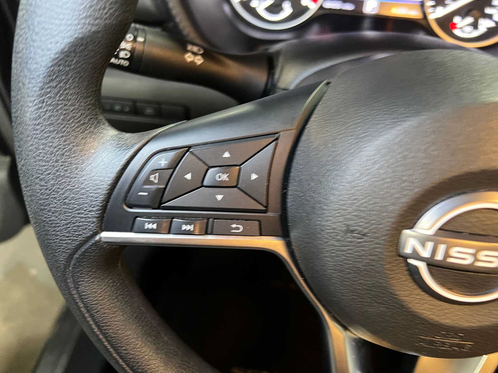 Used 2024 Nissan Sentra SV FWD image 27
