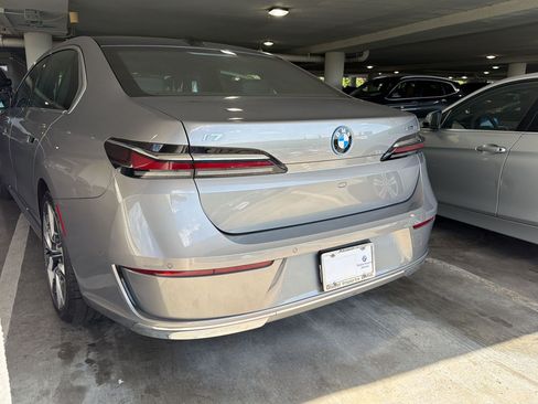 Used 2023 BMW i7 xDrive60 w/ Executive Package 2 AWD/4WD image 11