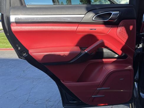 Used 2016 Porsche Cayenne GTS AWD/4WD image 32