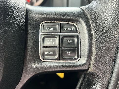 Used 2017 RAM 1500 Express RWD image 15