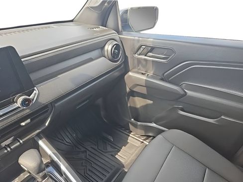Used 2023 Chevrolet Colorado Trail Boss w/ Technology Package AWD/4WD image 18