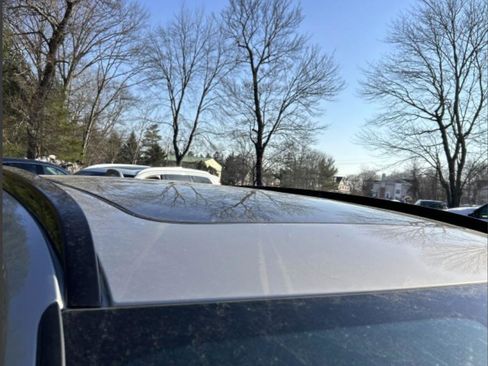 Used 2023 Volvo XC40 Recharge Ultimate image 11