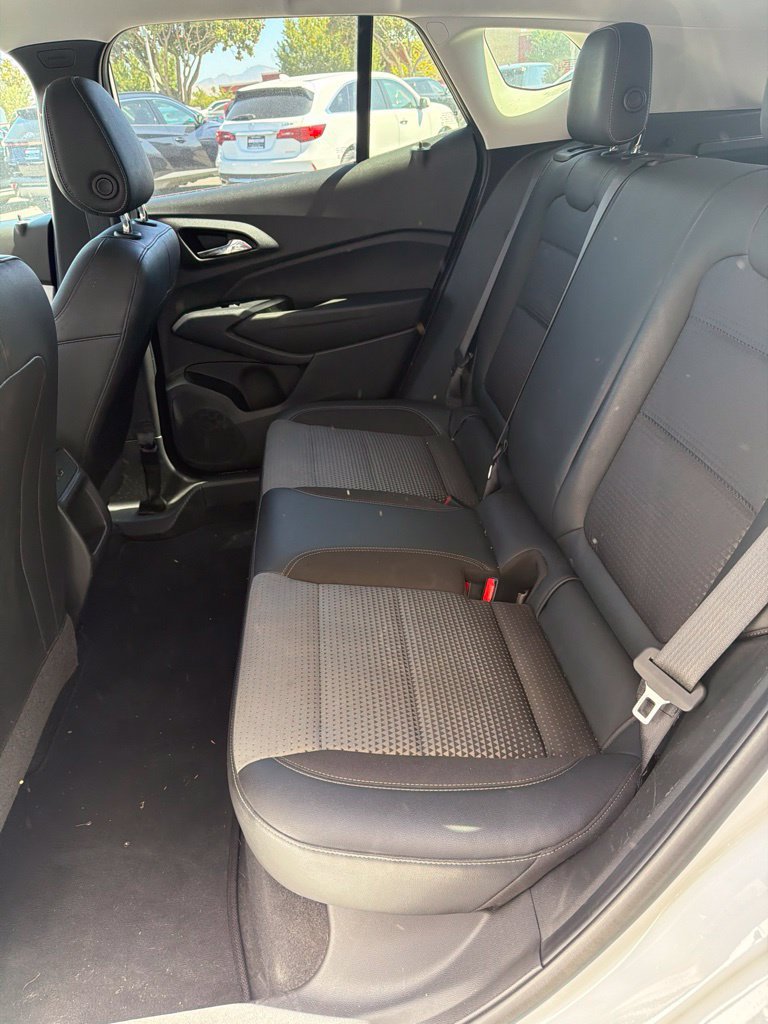 Used 2025 Chevrolet Trax LT FWD image 5