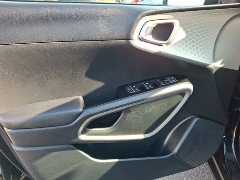 Certified 2023 Kia Soul S image 12