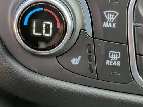 Used 2022 Chevrolet Equinox LT FWD image 26