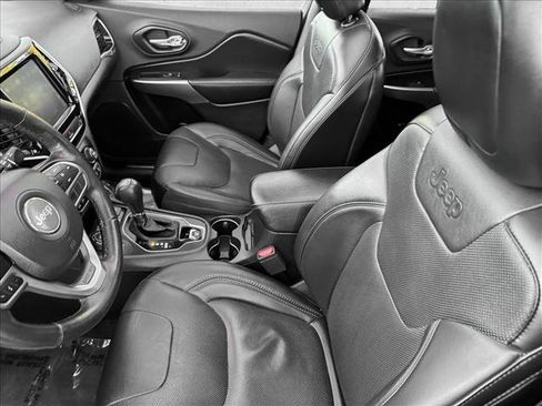 Used 2019 Jeep Cherokee Limited image 10