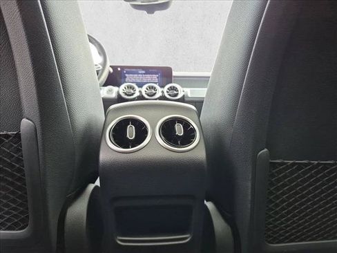 Used 2024 Mercedes-Benz EQB 300 4MATIC image 15