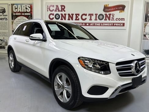 Used 2018 Mercedes-Benz GLC 300 4MATIC w/ Premium Package image 2