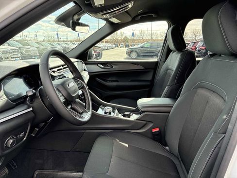 New 2026 Jeep Grand Cherokee Laredo AWD/4WD image 13