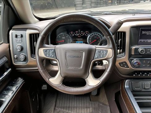 Used 2018 GMC Sierra 1500 Denali w/ Denali Ultimate Package AWD/4WD image 10