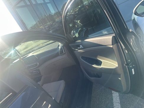 Used 2021 Hyundai Tucson SE w/ Cargo Package image 2