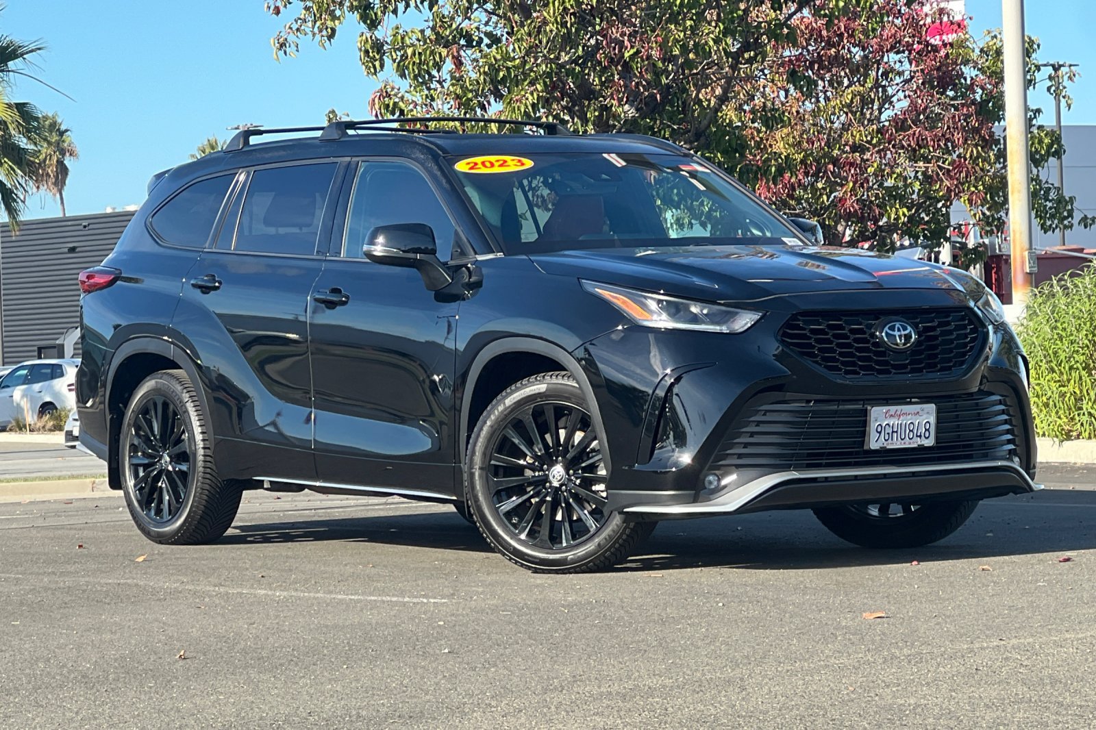 Used 2023 Toyota Highlander XSE AWD/4WD image 2