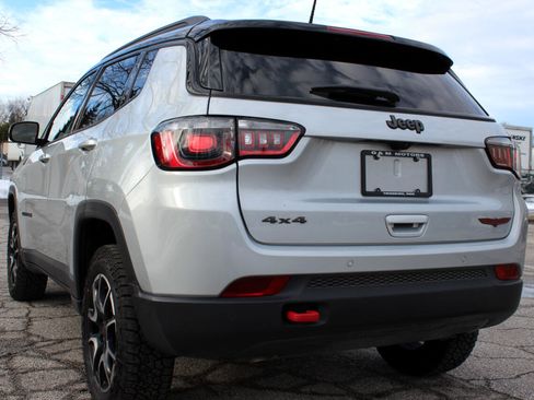 Used 2025 Jeep Compass Trailhawk image 9