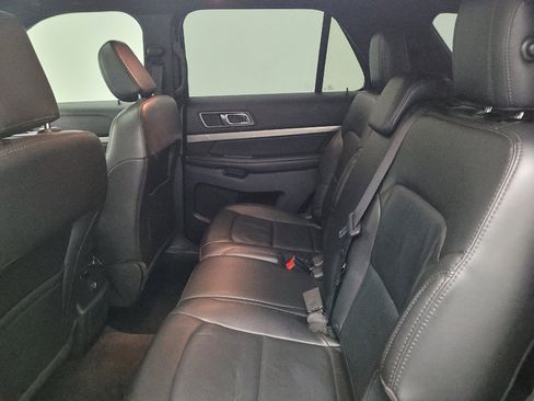Used 2018 Ford Explorer XLT w/ Equipment Group 202A AWD/4WD image 18