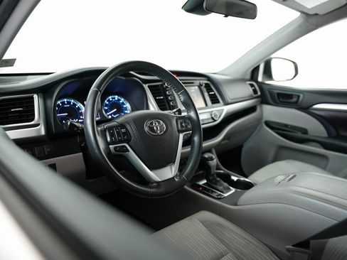 Used 2018 Toyota Highlander Plus image 6