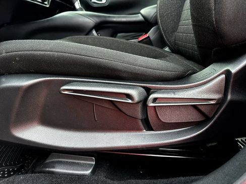Certified 2025 Honda HR-V LX image 12