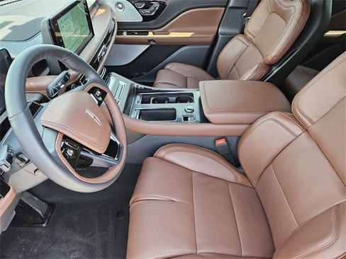 New 2025 Lincoln Aviator Reserve w/ Luxury Package image 12
