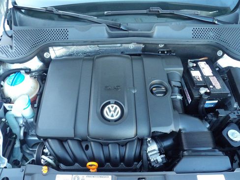 Used 2013 Volkswagen Beetle 2.5 FWD image 12