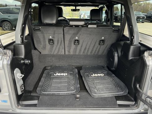 Used 2022 Jeep Wrangler Unlimited Sahara w/ Cold Weather Group image 27