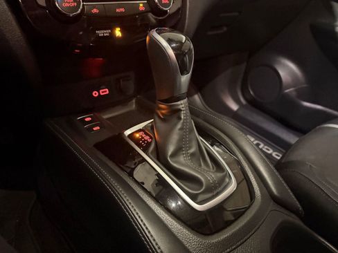 Used 2020 Nissan Rogue SL w/ Premium Package image 16