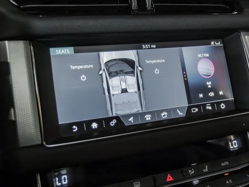 Used 2020 Jaguar XF Prestige RWD image 29