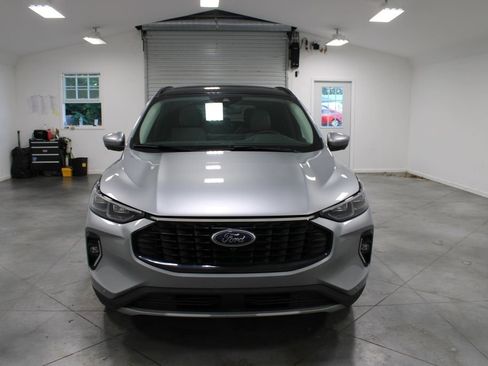 Used 2023 Ford Escape Platinum AWD/4WD image 3